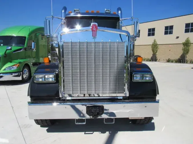 2025 Kenworth W900B