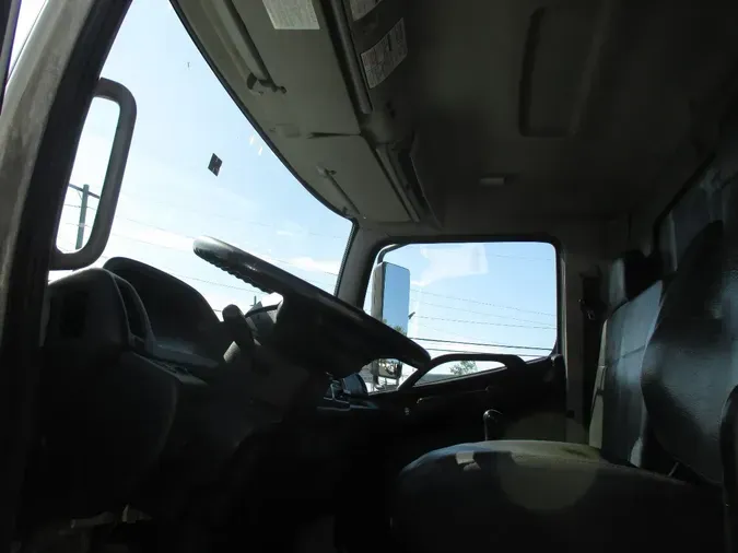 2017 HINO 268