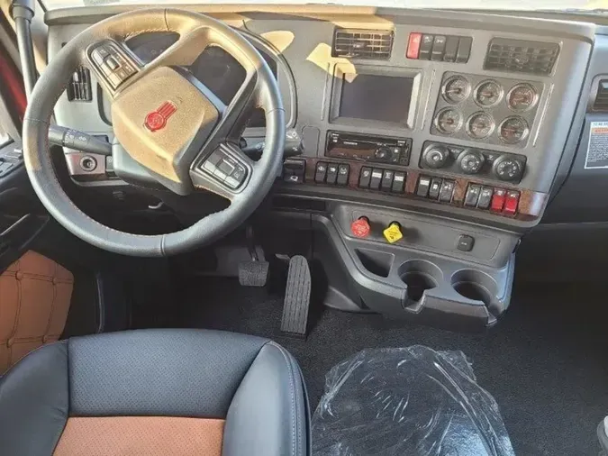 2023 Kenworth T880
