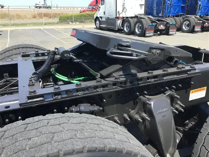 2019 FREIGHTLINER CA126
