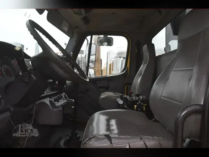 2010 FREIGHTLINER BUSINESS CLASS M2 106