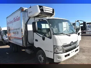 2015 HINO 195