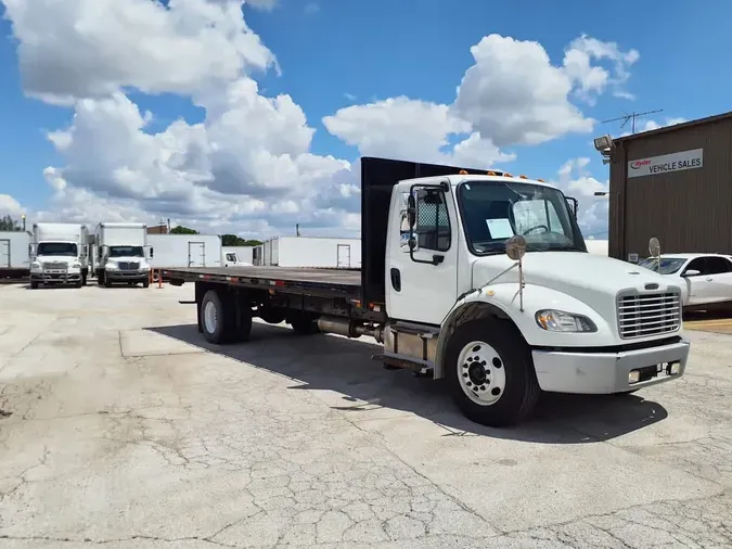 2013 FREIGHTLINER M2 106