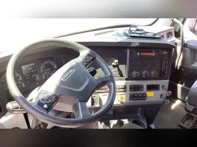 2022 Freightliner Cascadia