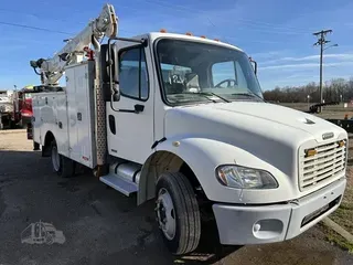 2005 FREIGHTLINER BUSINESS CLASS M2 106