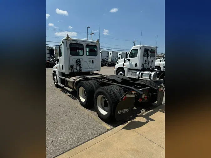 2018 FREIGHTLINER/MERCEDES CASCADIA 125