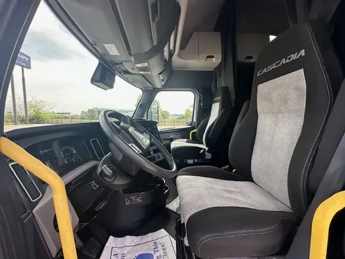 2021 FREIGHTLINER CASCADIA 126