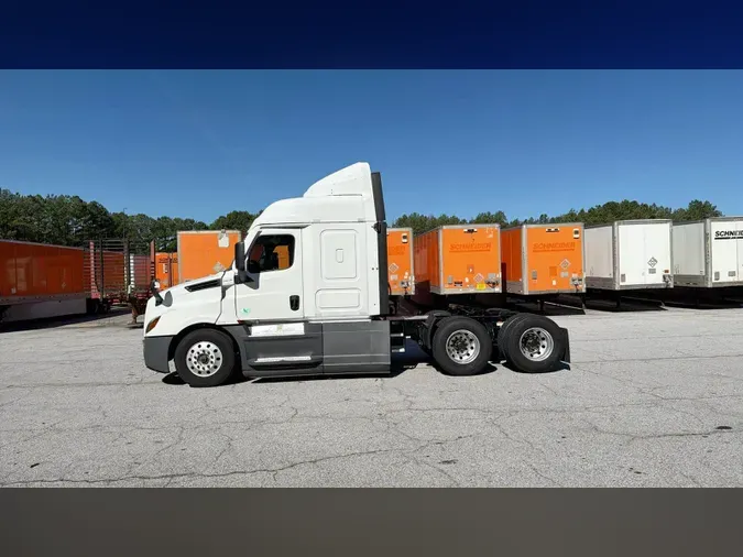 2022 Freightliner Cascadia 1260a96a4486f441bb1f61e93e02f3f2a8c