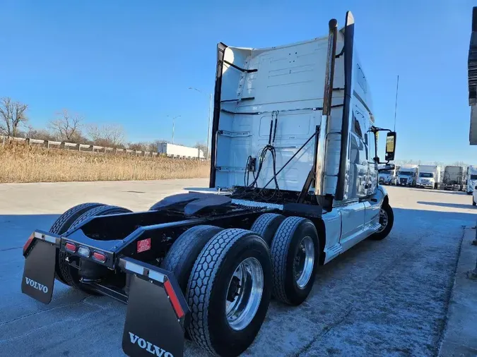 2020 VOLVO VNL64T760