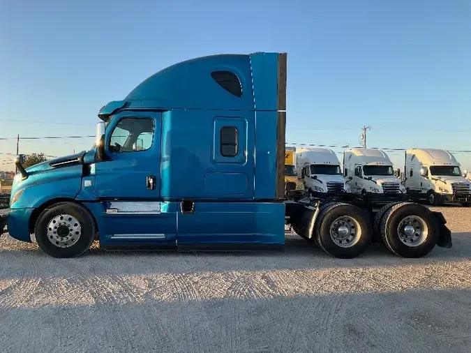 2019 Freightliner T12664ST