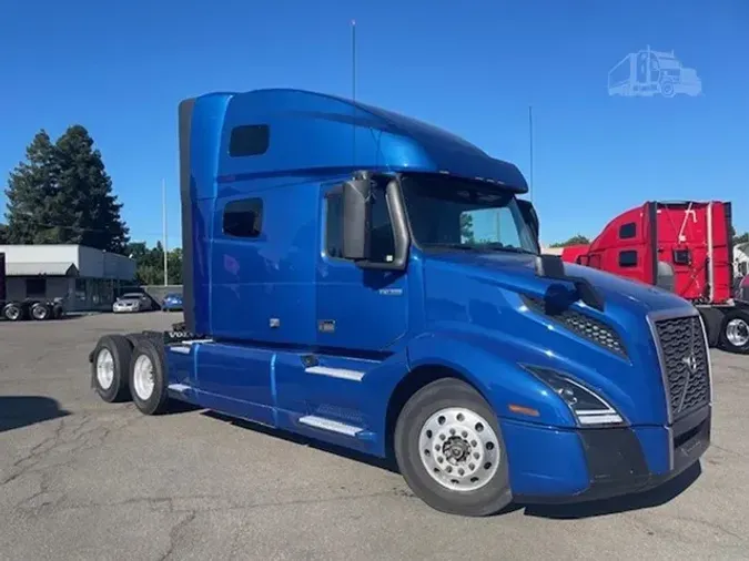 2021 VOLVO VNL64T760