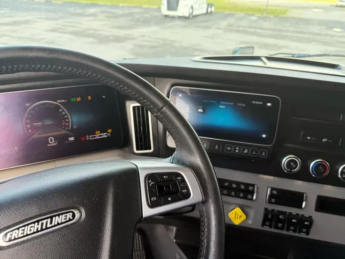 2023 FREIGHTLINER CASCADIA 126