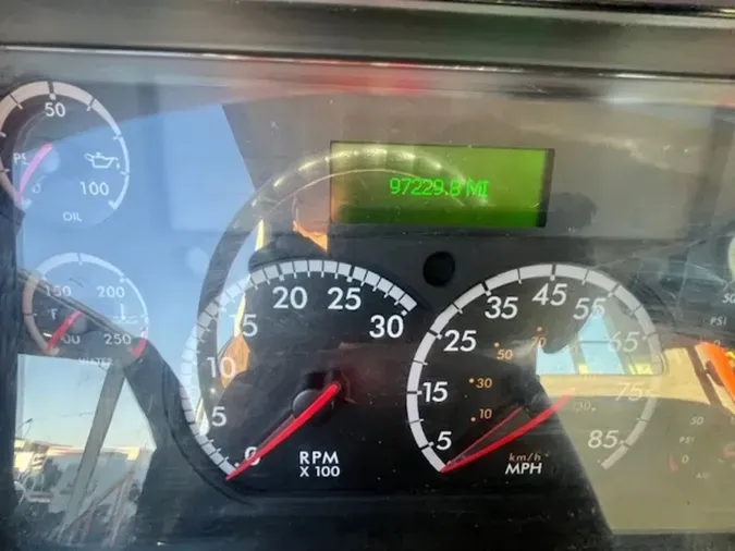 2017 FREIGHTLINER M2 1060aa151213745fad2418c998dbd29474a