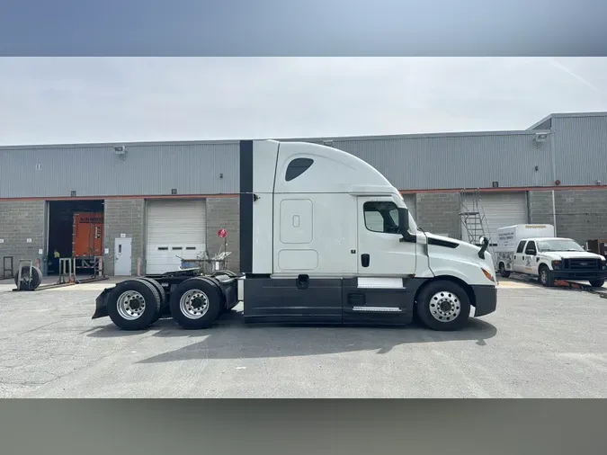 2022 Freightliner Cascadia 126
