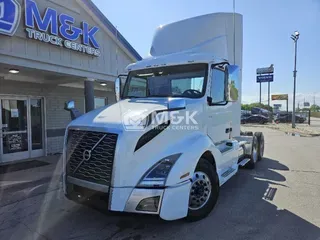 2019 VOLVO VNL64T300