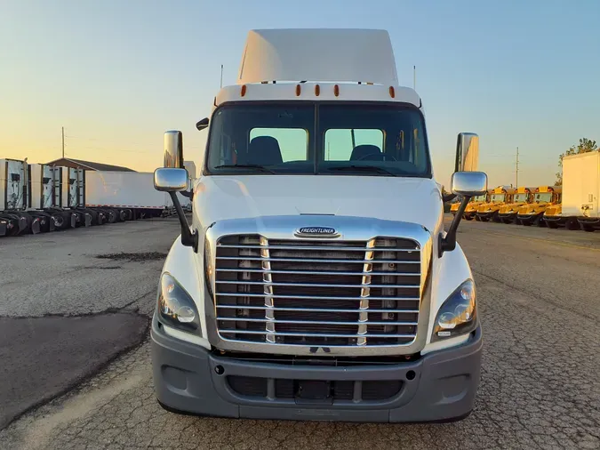 2016 FREIGHTLINER/MERCEDES CASCADIA 113