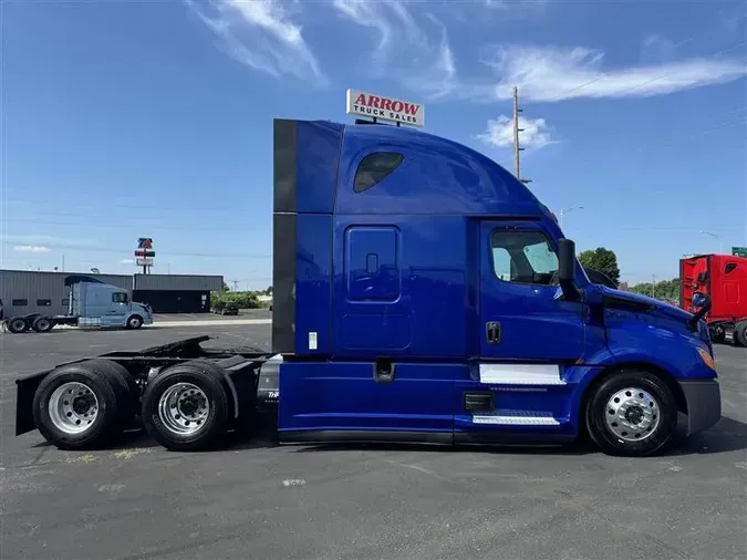 2021 FREIGHTLINER CA126