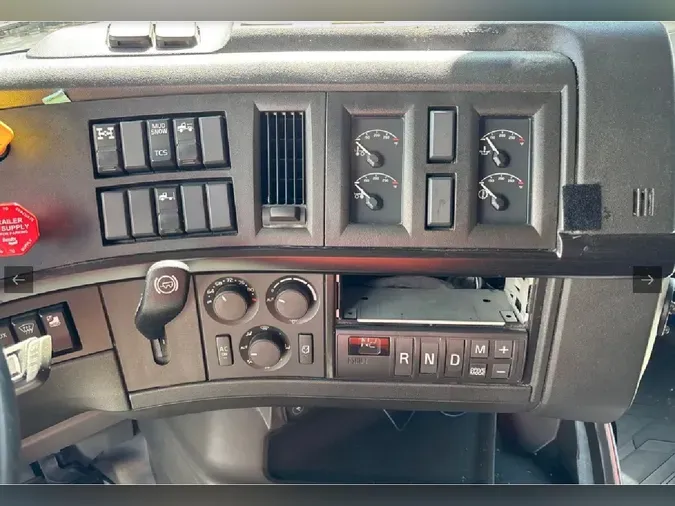 2024 VOLVO VNL64T760