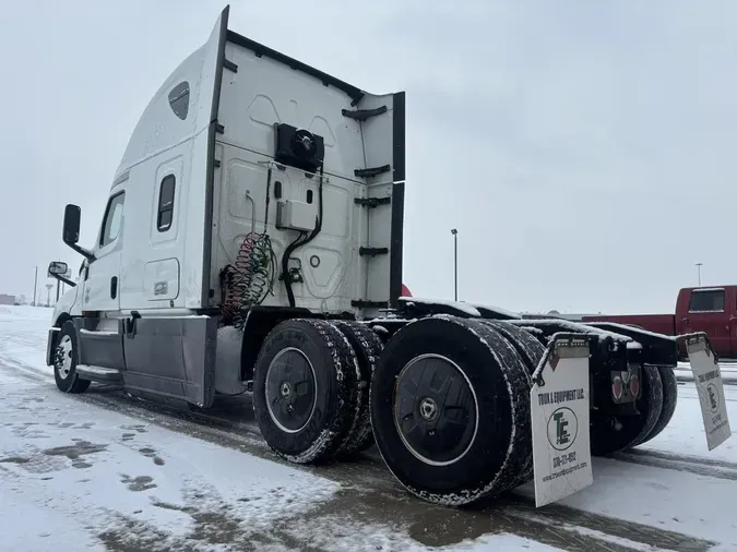 2019 Freightliner Cascadia 126