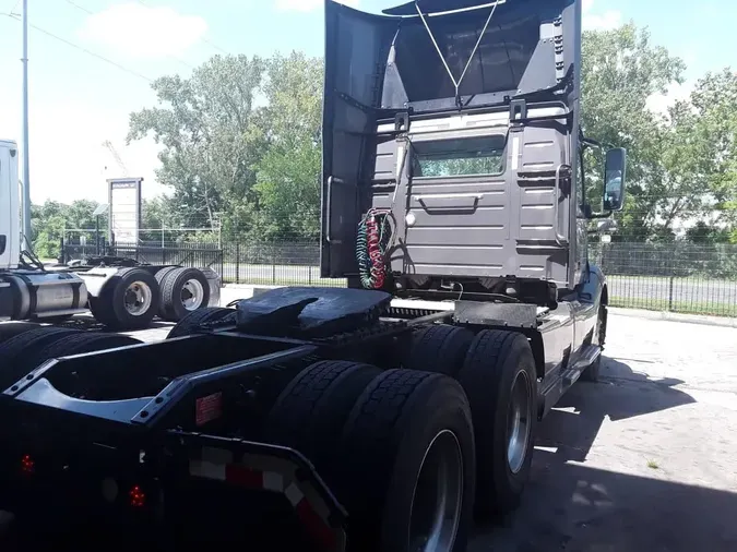 2019 VOLVO VNL64T-300