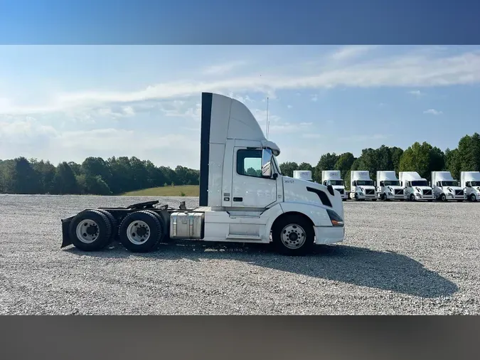 2017 Volvo VNL300