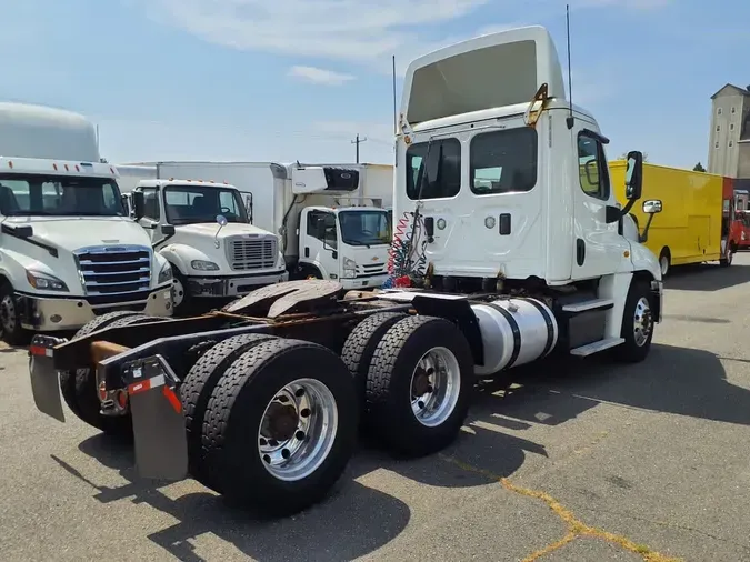 2016 FREIGHTLINER CASCADIA 125
