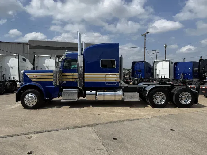 2022 Peterbilt 389