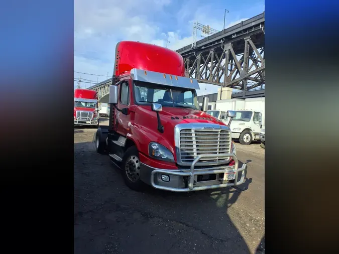 2019 FREIGHTLINER/MERCEDES CASCADIA 125