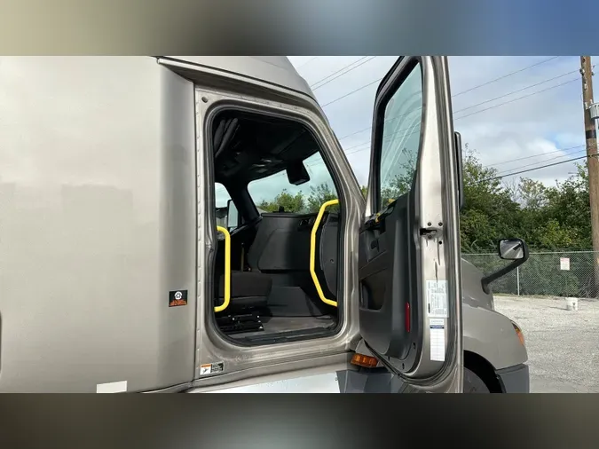 2023 Freightliner Cascadia 1260ac9a9f8996182b20900be726f7a1a24