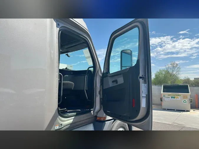 2020 Freightliner Cascadia 126