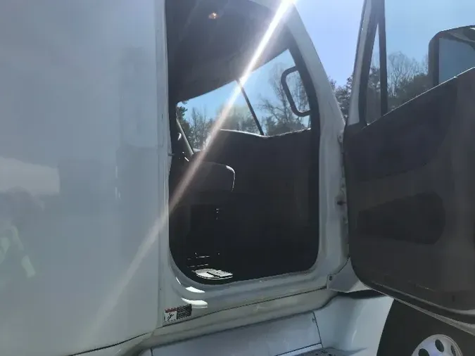 2018 Freightliner X12564ST