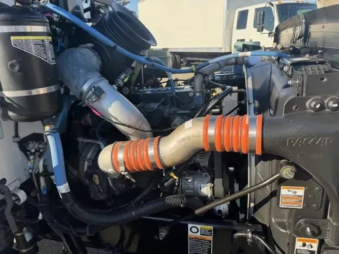 2019 Peterbilt 325