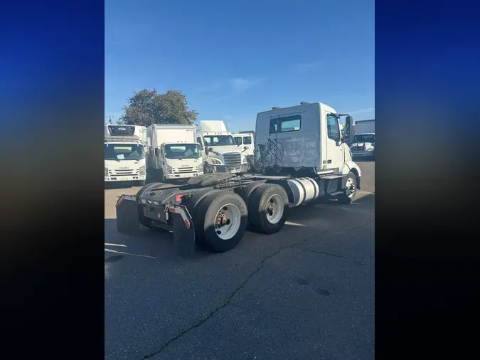 2019 VOLVO VNL64T-300
