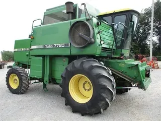 JOHN DEERE 7720