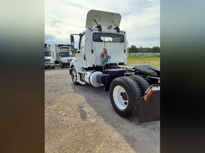 2018 FREIGHTLINER M2-112