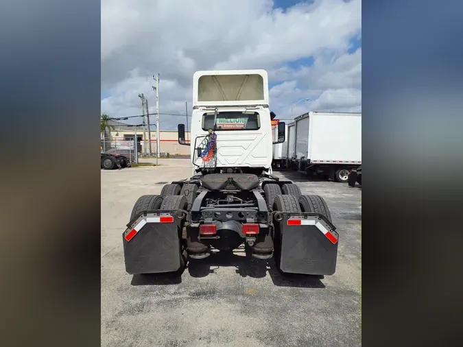 2018 NAVISTAR INTERNATIONAL LT625 DAYCAB T/A0ad97903da75a95338e8648a30e301a7