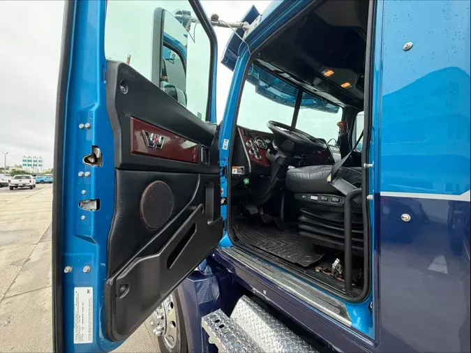 2021 Western Star 5700XE0adb23d8f8212d6d64cbd3bc3814f196