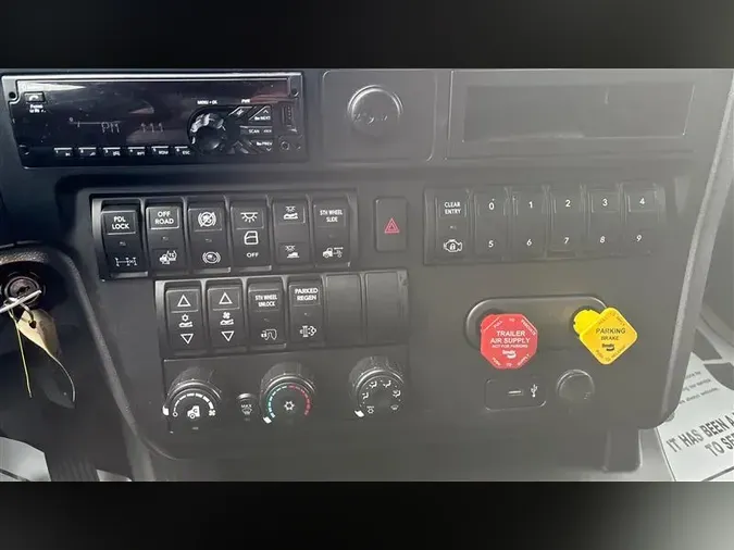 2020 INTERNATIONAL LT