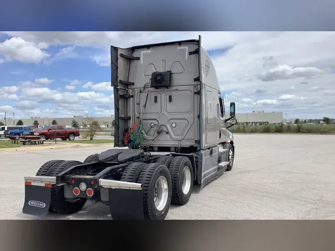 2022 Freightliner Cascadia 126