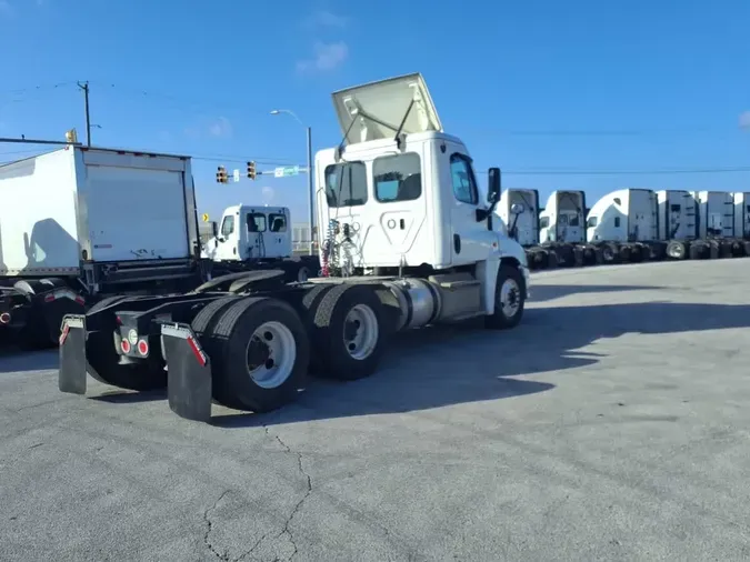 2019 FREIGHTLINER/MERCEDES CASCADIA 1250ae8e9997df78194f6e98a0cb905c733