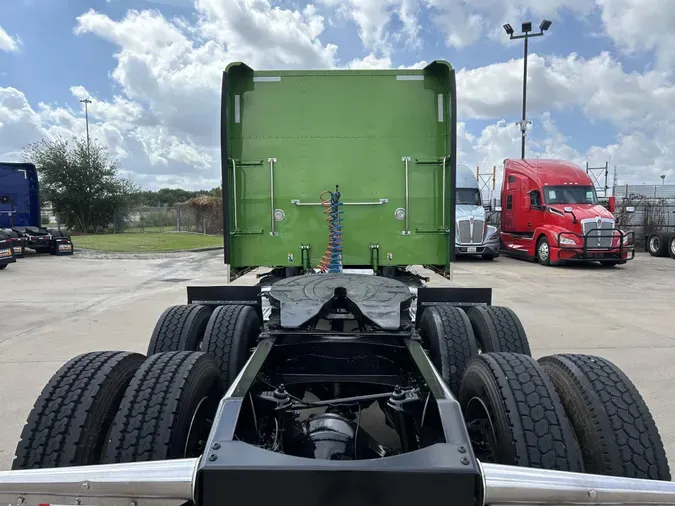 2022 Peterbilt 389