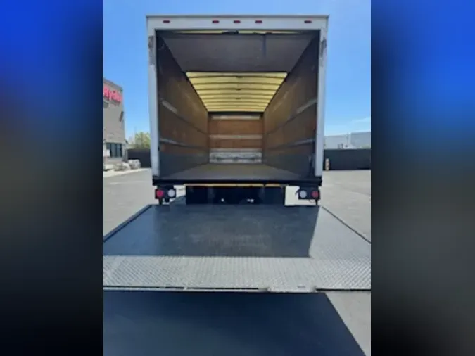 2018 FREIGHTLINER M2 106