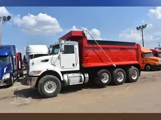 2022 PETERBILT 348