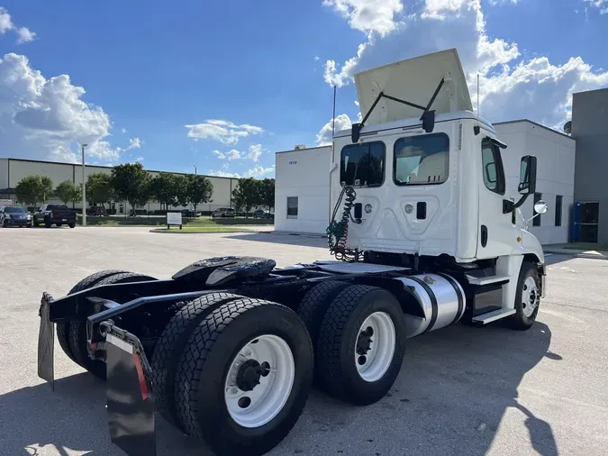 2016 FREIGHTLINER CASCADIA 125