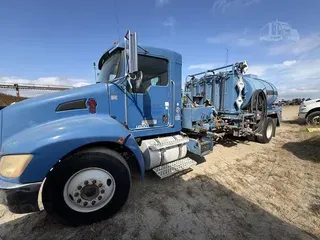 2011 KENWORTH T370