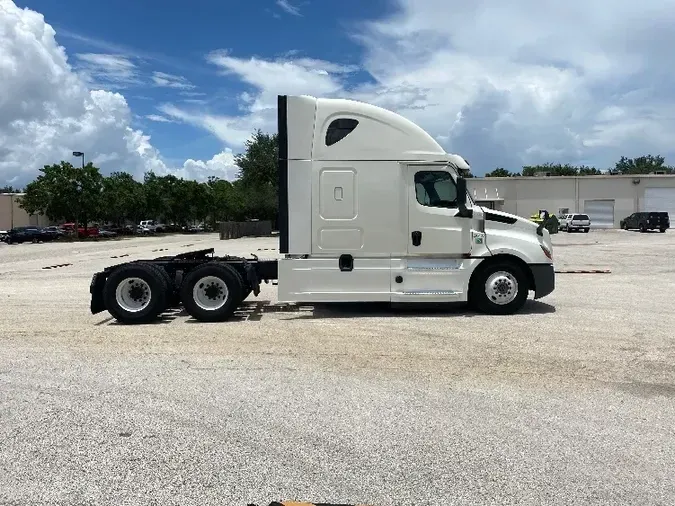 2018 Freightliner T12664ST