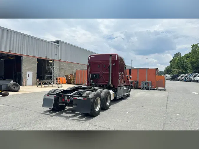 2020 Freightliner Cascadia 126
