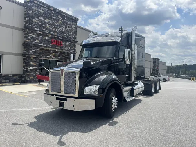 2022 Kenworth T880