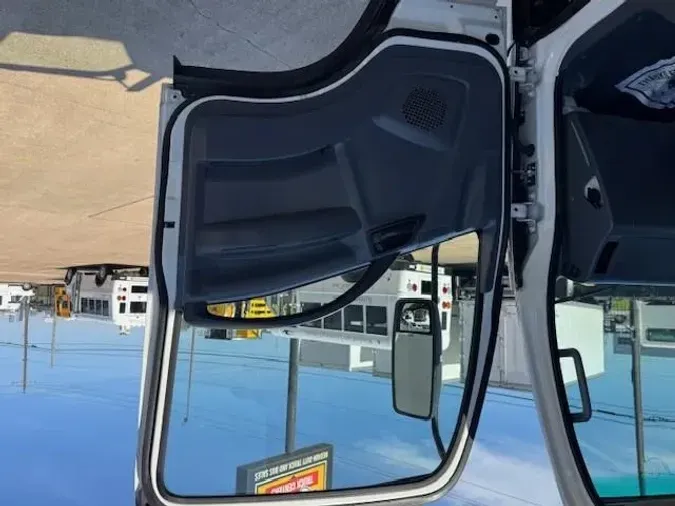 2022 Isuzu NPR-XD