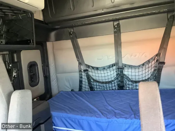 2021 Freightliner Cascadia 126